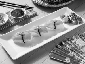 Salmon Nigiri (4 Pieces)