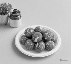 Desi Ghee Dry Fruits Pinni