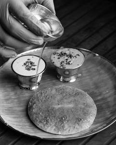 Ghee Pudi Thatte Idli [1 Piece]