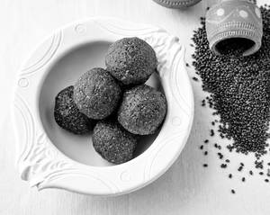 Ellu Urundai (Sesame Seeds Laddu) 5pcs
