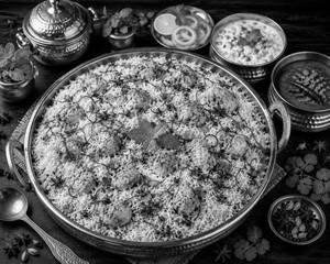 Lucknowi Boneless Chicken Biryani