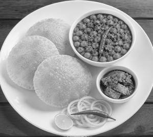 Puri (3pcs) with rajmah/Chana Dal/chole+pickle