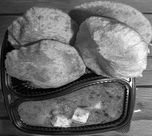 Matar Paneer With Poori(4Pec)