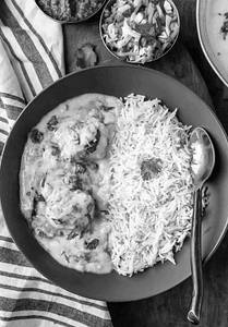 Kadhi Pakoda With Choice Of Bread [Serves 1]