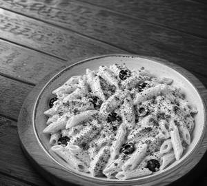 Creamy chicken alfredo penne pasta