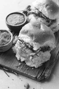 Oil Vada Pav [4 Pieces]