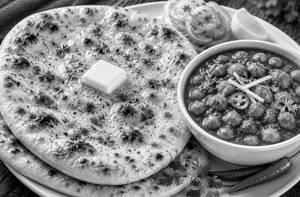 Butter Kulcha With Chole