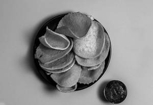 Khao Krieb Kung ( Thai Prawn Crackers With Chilli Dip )