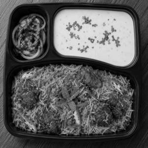 Chaap Tikka Dum Biryani With Raita