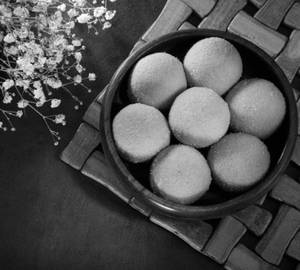 Mukhdal / Besan Laddu
