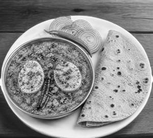 Egg Tadka + Tawa Roti (4 Pieces)