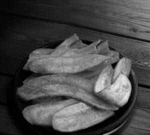 Masala banana chips