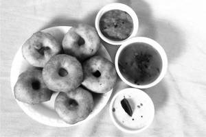 Idli Medu Vada (1pc Each)