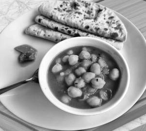 Roti Chana Dal/Chole/Rajmah [3Pcs] +pickle