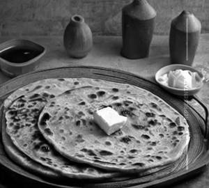 Paneer pyaz paratha
