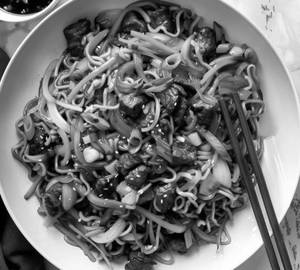 Schezwan beef noodles