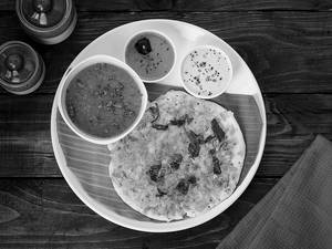 Onion Podi Uthappam