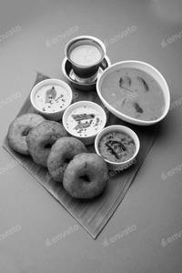 Medu Wada (sambhar, Chatni)