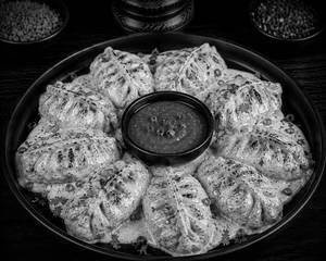 (n) Afghani Momo