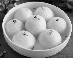 Rasgulla .