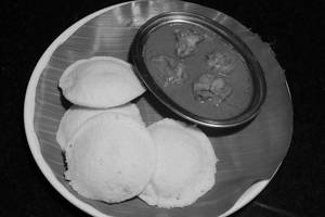 Idly (4 Pcs) + Chicken Curry