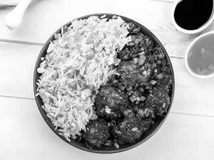 Veg Fried Rice with Veg Manchurian Gravy