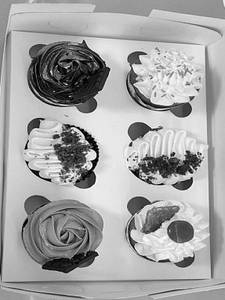 Assorted Cupcakes Cake ( 6 Cupcakes ) 1 Of The Each Flavour