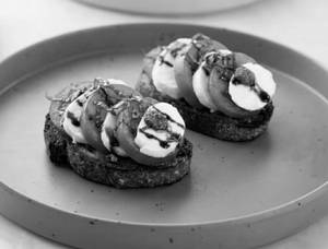 Caprese Toast (2 Pcs)