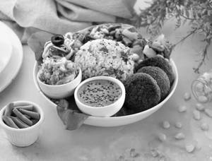 The La Celebrita Bowl - Quinoa Falafel