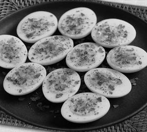 Fry Boiled Egg With Onion