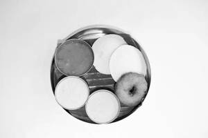 Idli - 2 Pcs, Vada - 1 Pc