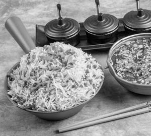 Veg Fried Rice With Manchurian Gravy