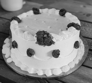 Eggless strawberry cake