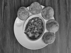 Club Kachori With Sabzi (5 Pcs)