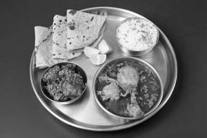 Chicken Deluxe Thali