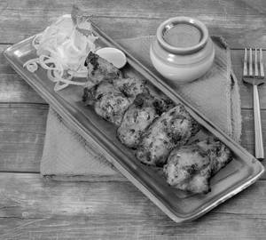 Boneless Chicken Lasooni Kebab [6 Pieces]