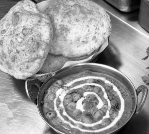 Kadhaai Chole Bhature
