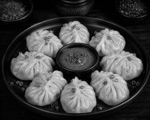 (n) Steamed Momo
