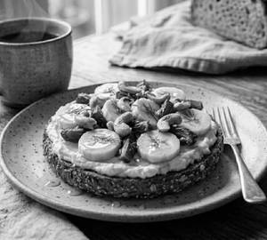 Bread Toasted With Cream & Fruits