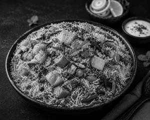 Lucknowi Subz Dum Biryani [750 ml, Serves 1-2]