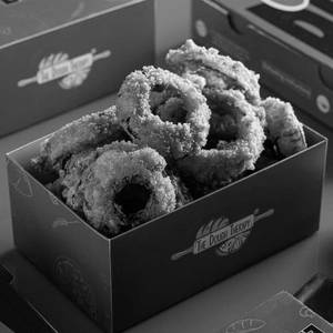 Onion Rings With Cheesy Jalapenos Dip
