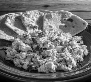 Egg bhurji with 4 roti