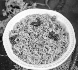 Egg With Veggies Maggi