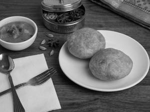 Dal Kachori With Sabji (2 Pc)