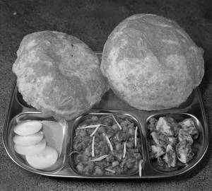 Chole Bhature [2 Bhature]