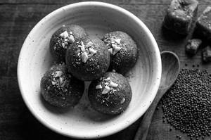 Ragi Laddu (5pcs) (Kezhvarugu Millet)