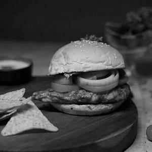 Maha Meaty Chicken Burger With Ranch Yoghurt {2x Protein}