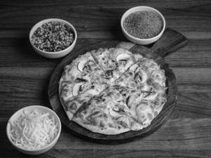 Veg Cheese Mushroom Pizza