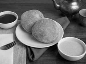 Pyaaz Kachori With Chutney (2Pc)