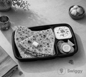 Aloo Gobhi Paratha With Dahi